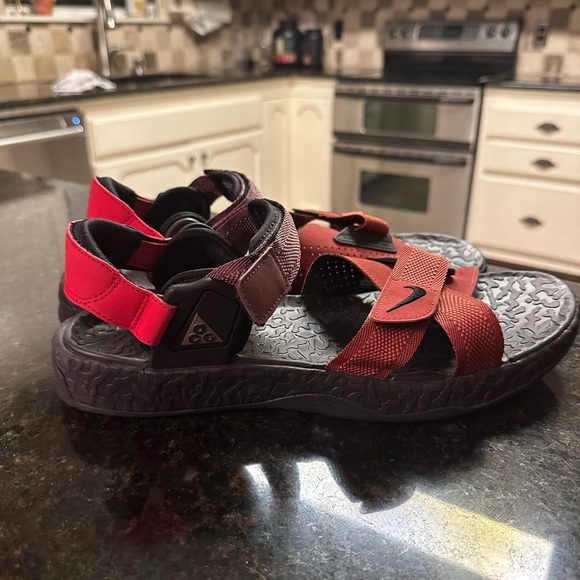 Nike Black and Red Slide Sandals Men’s size 12 - Picture 1 of 6